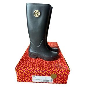 Tory Burch Black Tall Sarah Logo Rain Boots Gold Medallion Style 37568, Size 5